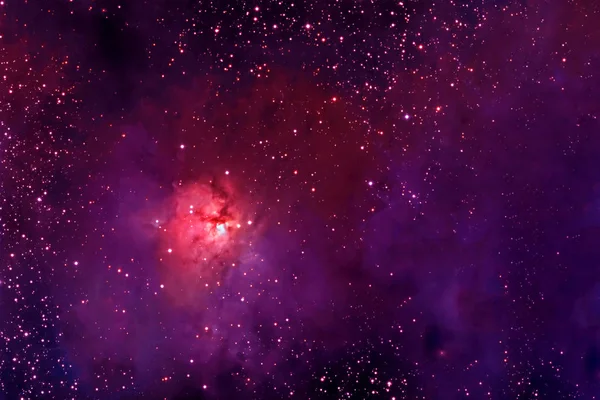 Prachtige kosmische nevel. paarse kleur. Achtergrondstructuur. Elementen van deze afbeelding werden geleverd door Nasa. — Stockfoto