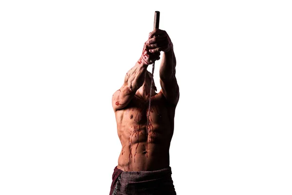 Un uomo con una katana, nel sangue, fa hara-kiri. Isolato su sfondo bianco . — Foto Stock
