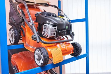 Minsk, Belarus - 2 Eylül 2018 Markalı Benzin Malzemeleri Dükkanı.