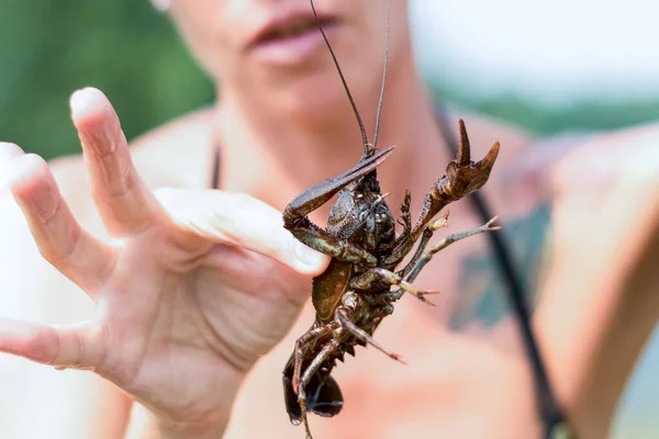 River cancer in a woman in her hands For any purpose.