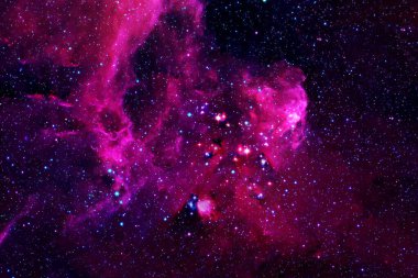 Derin uzayda güzel pembe bir nebula. Bu görüntünün elementleri NASA tarafından döşendi. Herhangi bir amaç için.
