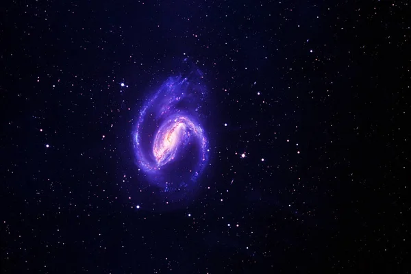 Güzel bir derin uzay, parlak bir nebula ile. Bu görüntünün elementleri Nasa tarafından döşenmiştir. Herhangi bir amaç için.