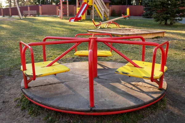 Carrousel Pour Enfants Dans Cour Récréation Dans Les Bois Pour — Photo