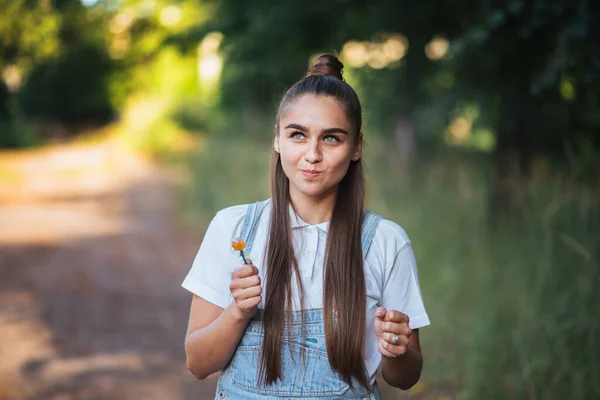 Doğasında Çubuk Şeker Olan Bir Kız Herhangi Bir Amaç Için — Stok fotoğraf