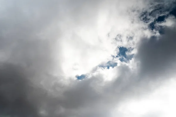 Όμορφος Ουρανός Ογκομετρικά Σύννεφα Και Ακτίνες Του Ήλιου Για Οποιονδήποτε — Φωτογραφία Αρχείου