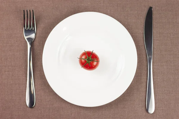 plaka üzerinde domates