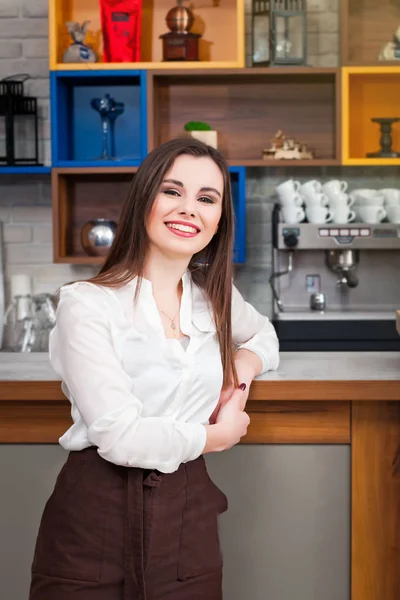 Young girl preparing coffee in a cafe barista — Stock Photo, Image