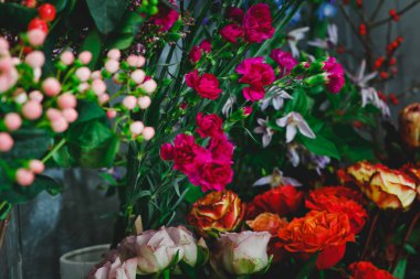 Çiçekçi Çiçek çok