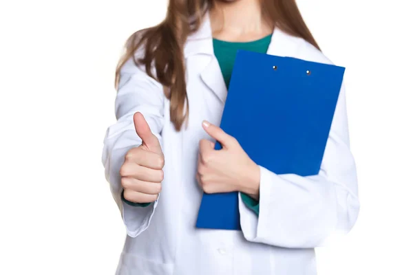 ホワイト バック グラウンド表示親指上でタブレットを持つ若い女子学生医師 — ストック写真