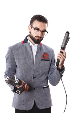 şık salonların kıvrık ve tarak ile. Saç şekillendirme