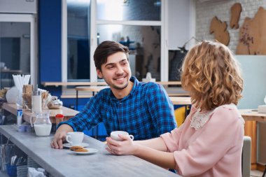 Kafede kahve içme Çift