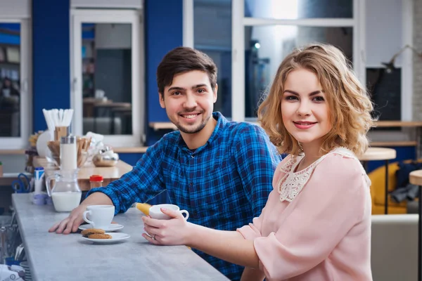 Couple drinking coffee in the cafe — Stock Photo, Image