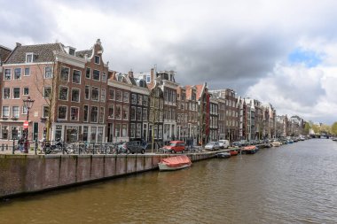 Amsterdam kanalları, Amsterdam'ın tarihi yerler Nehri boyunca güzel evler