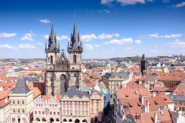 Prag eski şehir ile çini ve eski bir kale güzel evler