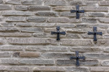 Demir Haç taştan bir duvar üzerinde arka plan asılı