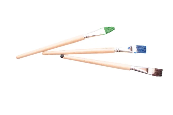 Beyaz arka plan üzerinde izole boyalar ile çizim için fırçalar