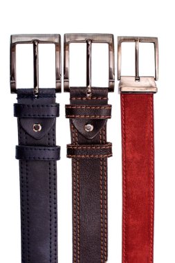 Birkaç şık erkek kemerleri üzerinde kırmızı gri kahverengi izole arka plan beyaz