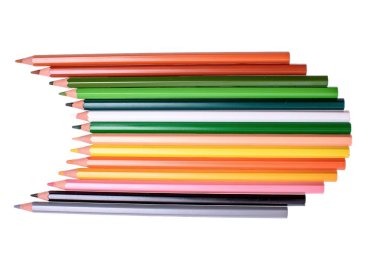 Beyaz arka plan, metin için yer üzerinde izole birçok renkli kalemler