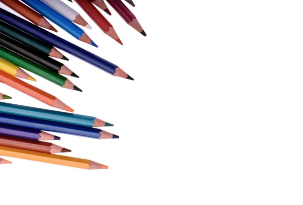Beyaz arka plan, metin için yer üzerinde izole birçok renkli kalemler