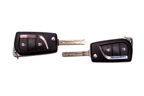 Beyaz arka plan üzerinde izole düğmeleri ile araba anahtar