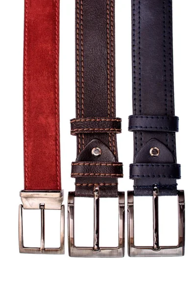 Birkaç şık erkek kemerleri üzerinde kırmızı gri kahverengi izole arka plan beyaz