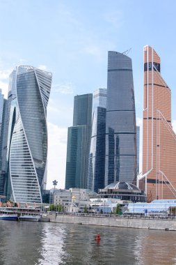 Rusya, Moskova - 30 Haziran 2017: Gökdelen binalar Moscow City Moskova Uluslararası İş Merkezi - Moskova, yüksek gökdelenler merkezinde modern bir ticari bölge