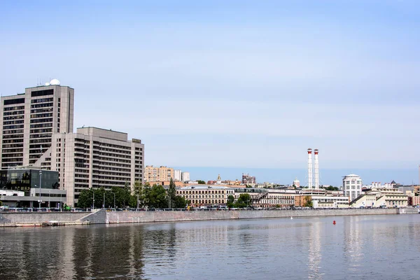 Tarihi kentin setin için nehrin görüntülemek