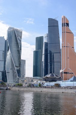 Rusya, Moskova - 30 Haziran 2017: Gökdelen binalar Moscow City Moskova Uluslararası İş Merkezi - Moskova, yüksek gökdelenler merkezinde modern bir ticari bölge