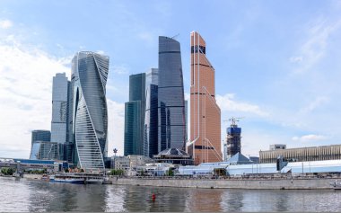 Rusya, Moskova - 30 Haziran 2017: Gökdelen binalar Moscow City Moskova Uluslararası İş Merkezi - Moskova, yüksek gökdelenler merkezinde modern bir ticari bölge