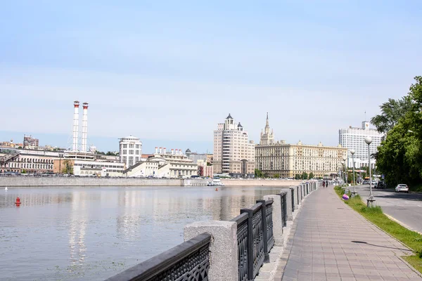 Tarihi kentin setin için nehrin görüntülemek