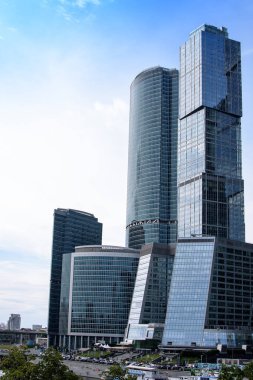 Rusya, Moskova - 30 Haziran 2017: Gökdelen binalar Moscow City Moskova Uluslararası İş Merkezi - Moskova, yüksek gökdelenler merkezinde modern bir ticari bölge