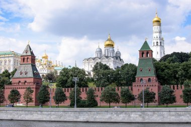Rusya, Moskova - 30 Haziran, 2017:View Nehri, tapınaklar altın kubbe ile Kremlin'in