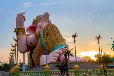  pembe Ganesh güneş saati