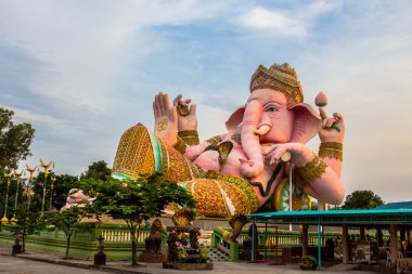  pembe Ganesh güneş saati