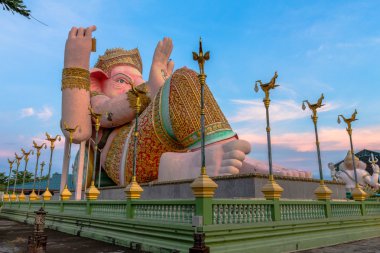 Sabahları pembe Ganesh