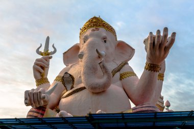 Sabahları pembe Ganesh