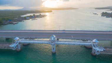 Sarasin bridge.the köprüsünde havadan görünümü Phuket Adası'na bağlanma
