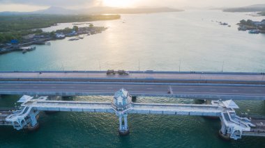 Sarasin bridge.the köprüsünde havadan görünümü Phuket Adası'na bağlanma