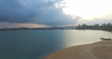 Sarasin köprü Phuket Adası'na bağlanma
