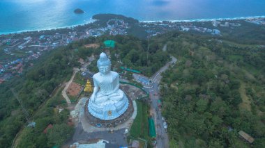 Phuket Adası üzerinde beyaz big Buddha