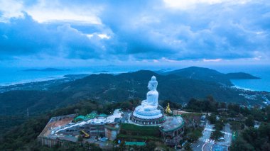 Phuket Adası üzerinde beyaz big Buddha