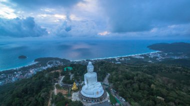 Phuket Adası üzerinde beyaz big Buddha