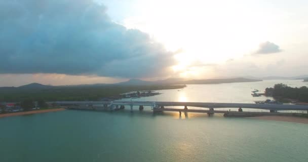 Sarasin köprü Phuket Adası'na bağlanma — Stok video
