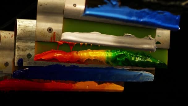 Siebdruck-T-Shirt-Fabrik verwendet immer Plastisol-Tinte — Stockvideo