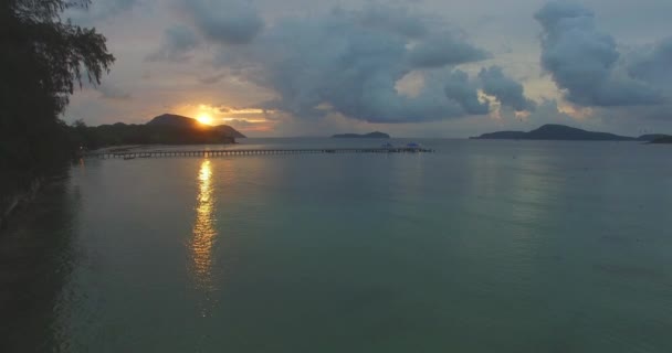 Sol en el muelle de Rawai — Vídeo de stock