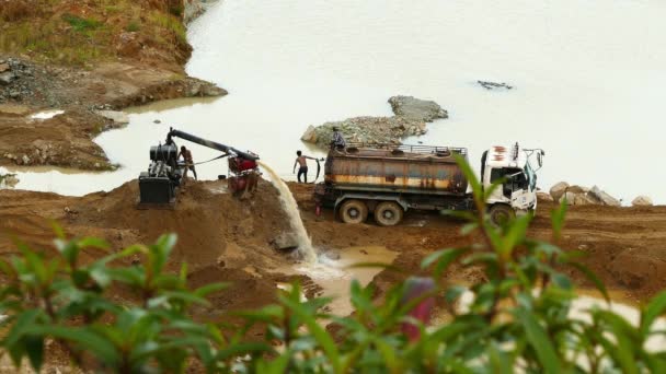 Nowe budowy zapory w mieście Chalong — Wideo stockowe