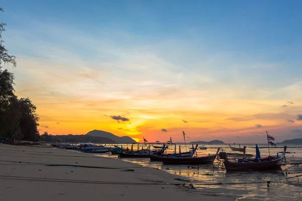 Sonnenaufgang am Strand von Rawai — Stockfoto