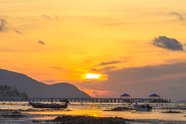 Východ slunce na pláži Rawai — Stock fotografie