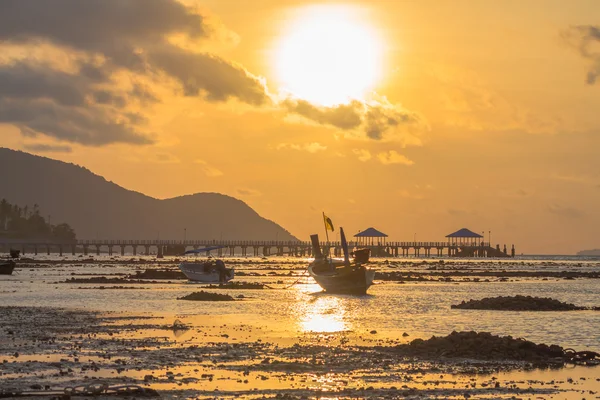 Východ slunce na pláži Rawai — Stock fotografie