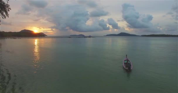 Ηλιοφάνεια στο Rawai pier — Αρχείο Βίντεο